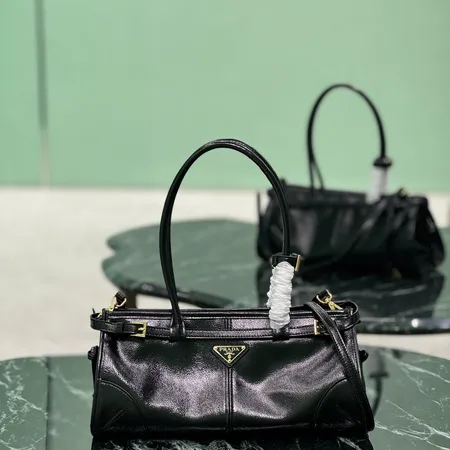 プラダ ハンドバッグ