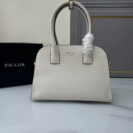 プラダ ハンドバッグ