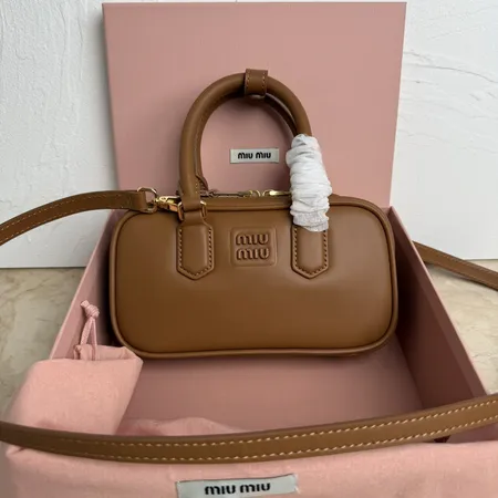 ミュウミュウ ハンドバッグ