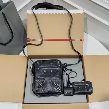 バレンシアガ ショルダーバッグ