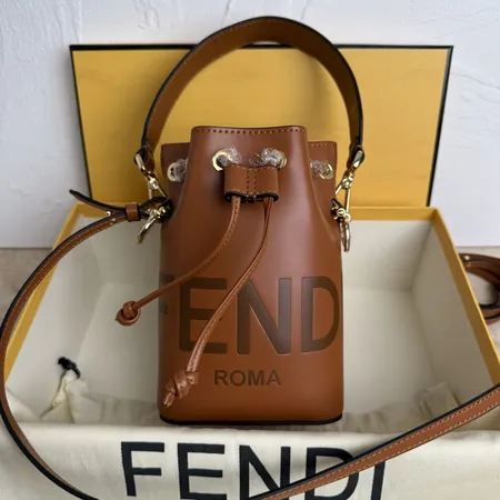 フェンディ ショルダーバッグ