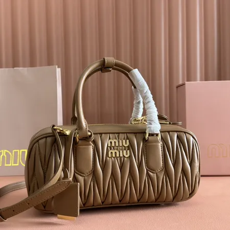 ミュウミュウ ハンドバッグ