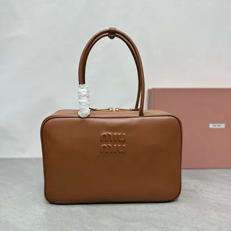 ミュウミュウ ショルダーバッグ