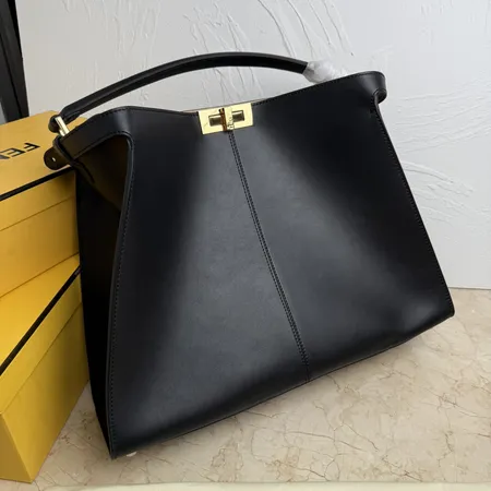 フェンディ ハンドバッグ