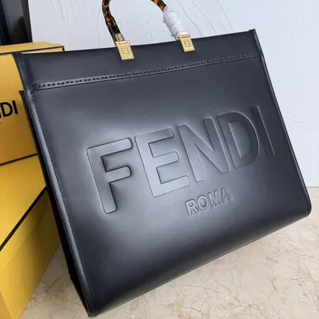 フェンディ ハンドバッグ