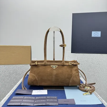 プラダ ショルダーバッグ