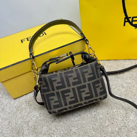 フェンディ ハンドバッグ