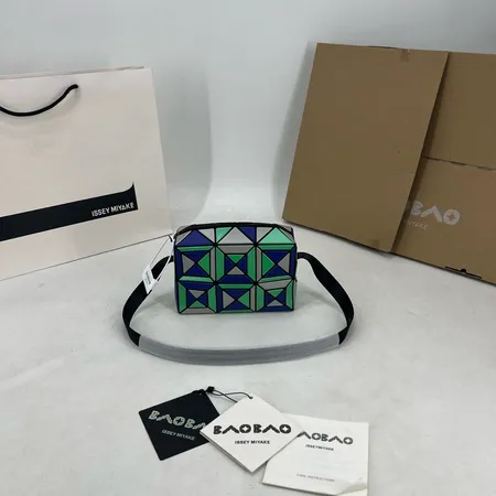 イッセイ ミヤケ ショルダーバッグ