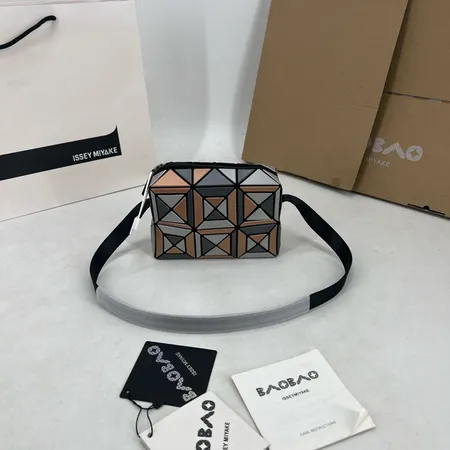 イッセイ ミヤケ ショルダーバッグ
