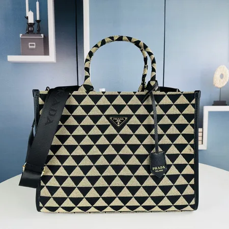 プラダ ハンドバッグ