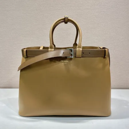 プラダ ハンドバッグ