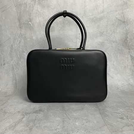 フェラガモ ショルダーバッグ