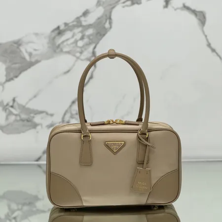 プラダ ハンドバッグ