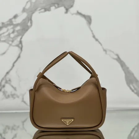 プラダ ハンドバッグ