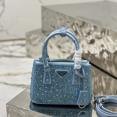 プラダ ハンドバッグ