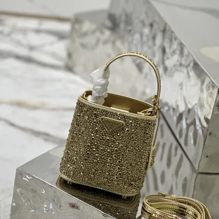 プラダ ハンドバッグ