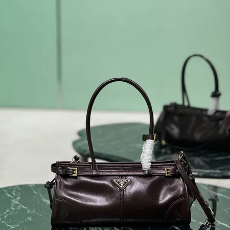 プラダ ハンドバッグ