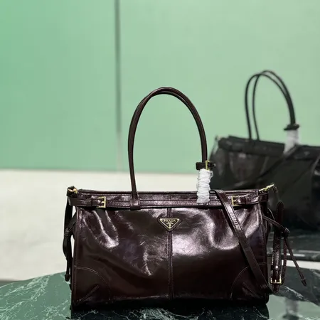 プラダ ハンドバッグ