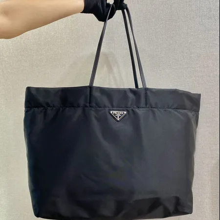 プラダ ハンドバッグ