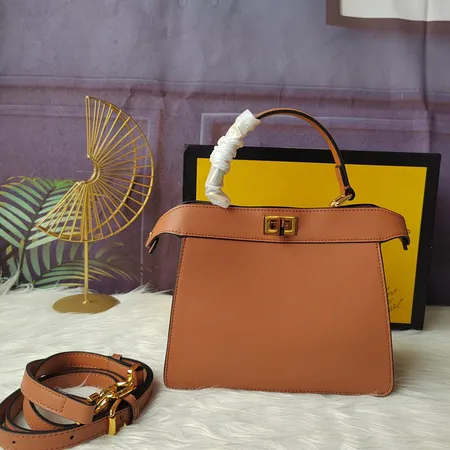 フェンディ ハンドバッグ