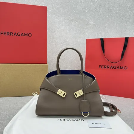 フェラガモ ハンドバッグ