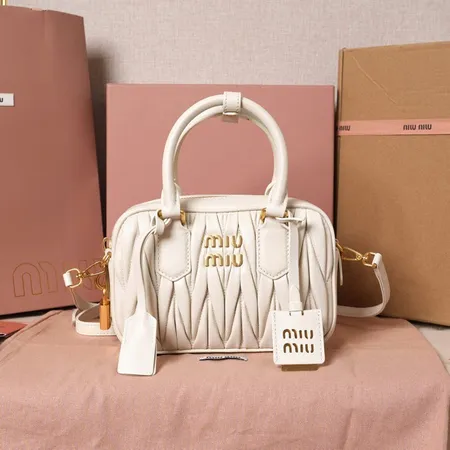 ミュウミュウ ハンドバッグ