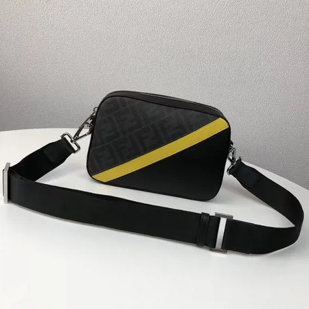 フェンディ ショルダーバッグ