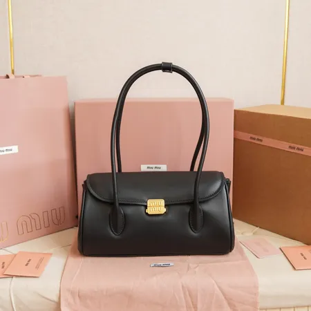 ミュウミュウ ショルダーバッグ