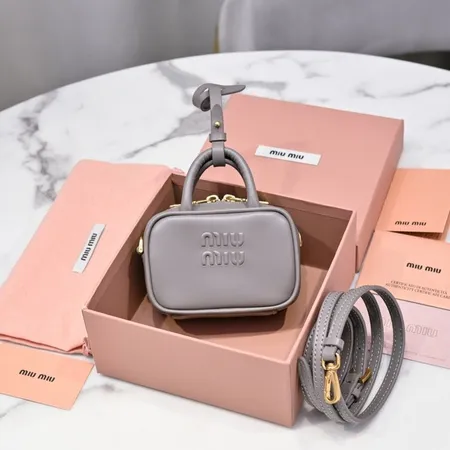 ミュウミュウ ハンドバッグ