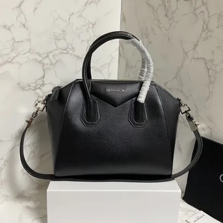 ジバンシィ ハンドバッグ