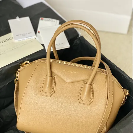 ジバンシィ ハンドバッグ