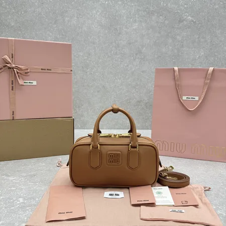 ミュウミュウ ハンドバッグ