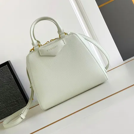 ジバンシィ ハンドバッグ