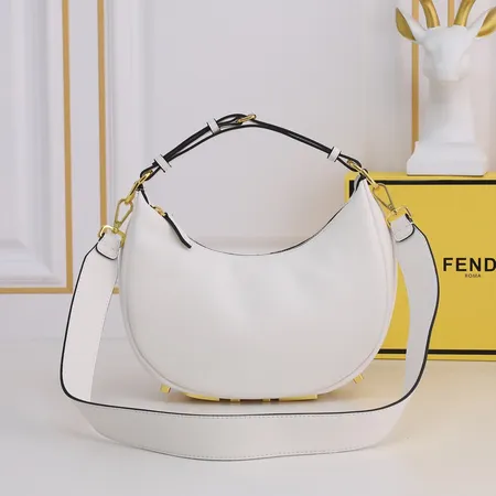 フェンディ ショルダーバッグ