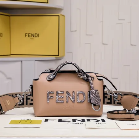 フェンディ ショルダーバッグ