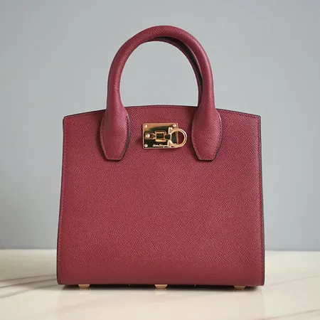 フェラガモ ハンドバッグ