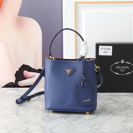 プラダ ショルダーバッグ