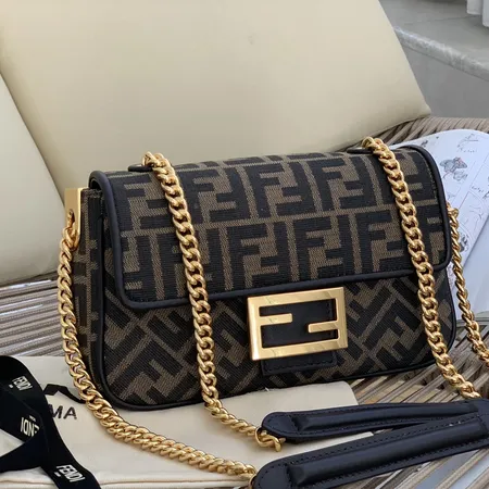 フェンディ ショルダーバッグ