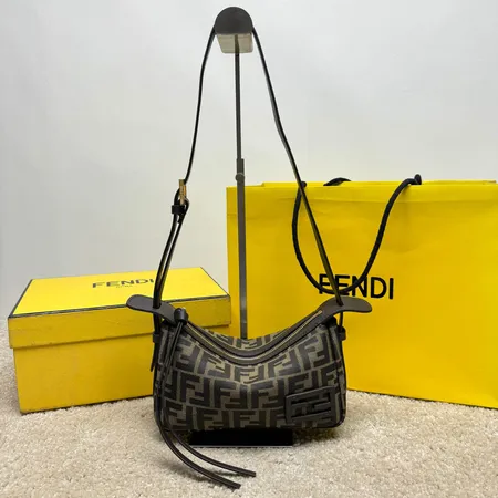 フェンディ ショルダーバッグ