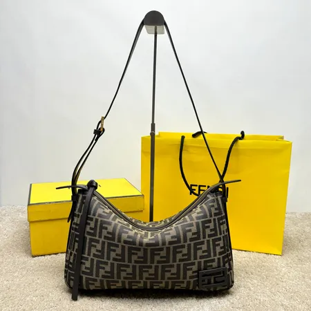 フェンディ ショルダーバッグ