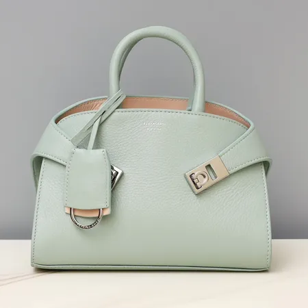 フェラガモ ハンドバッグ