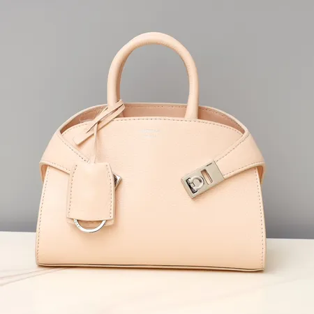 フェラガモ ハンドバッグ