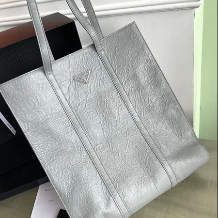 プラダ ハンドバッグ