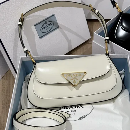 プラダ ハンドバッグ