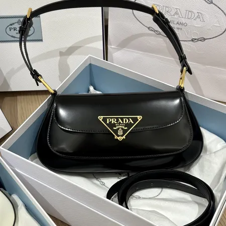 プラダ ハンドバッグ