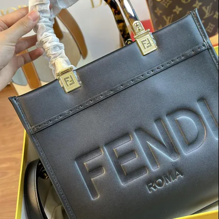 フェンディ ハンドバッグ