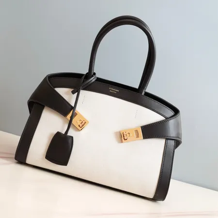 フェラガモ ハンドバッグ