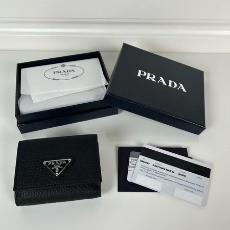 プラダ 長財布