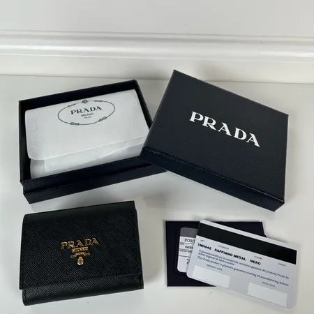 プラダ 長財布