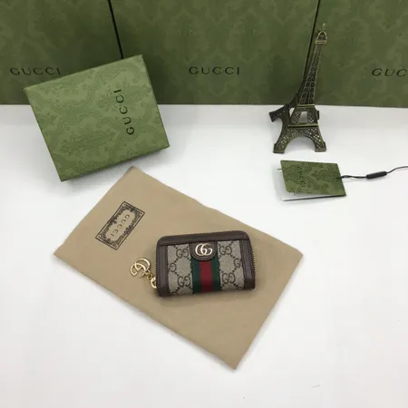 グッチ 折り財布